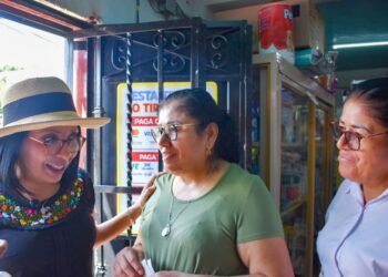 RECORRE ESTHELA DAMIÁN TAXCO DE ALARCÓN DE PUNTA A PUNTA Y LOGRA EL RESPALDO DE POBLADORES, COMUNIDAD UNIVERSITARIA Y PLATEROS EN DEFENSA DE LA SOBERANÍA NACIONAL
