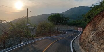 El gobierno del estado fortalece la conectividad en Tecoanapa con obra carretera en beneficio de más de 18 mil habitantes