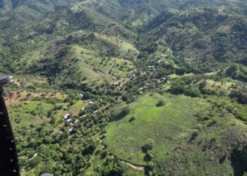 Continúan los patrullajes aéreos de la SSP Guerrero en la Sierra de Coyuca de Catalán.