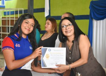 RECIBEN CON LA “E” DE ESPERANZA A ESTHELA DAMIÁN EN LA SIERRA CAFETALERA DE ATOYAC DE ÁLVAREZ