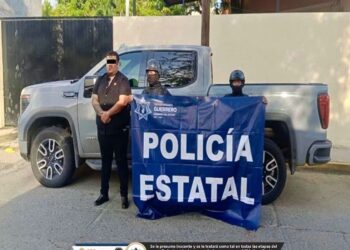 Detienen a conductor con camioneta robada en Zihuatanejo