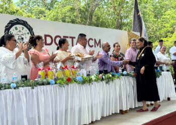 Graduacion José Francisco Suazo da nombre a generación del CBTA 177 y recibe reconocimiento por su apoyo a la educación en el municipio de La Unión