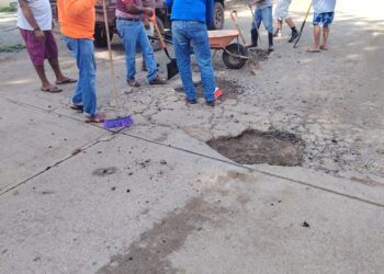 Gobierno Municipal de La Unión continua mejorando la infraestructura vial en la Saladita.