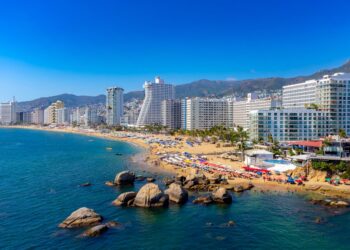 Acapulco alcanza 17 mil 555 habitaciones de hotel en operación