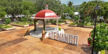 Evelyn Salgado inaugura Zócalo de Atenango del Río; suman más de 70 mdp de inversión en obras