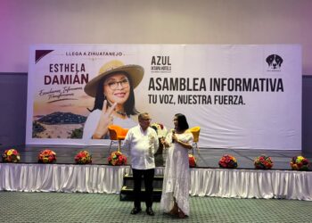 Esthela Damián comparte su trayectoria política con trabajadores hoteleros de Ixtapa Zihuatanejo