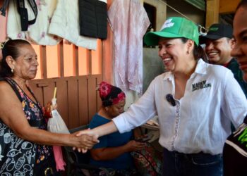 Karen Castrejón plantea fortalecer el comercio y ampliar oportunidades para mujeres y jóvenes en la colonia Emiliano Zapata