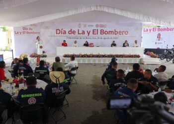 El mejor gobierno que hemos tenido es el de Evelyn Salgado, reconocen bomberos de la SGIRPCGRO