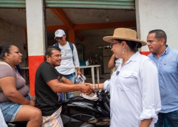 INTENSIFICA ESTHELA DAMIÁN DEFENSA DE LA SOBERANÍA NACIONAL CON VISITAS CASA POR CASA EN ACAPULCO