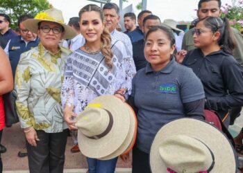 Evelyn Salgado y Rosa Icela Rodríguez llevan programa de justicia alimentaria del Plan Maestro para la Montaña