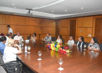 SUMA ESTHELA DAMIÁN RESPALDO DE EMPRESARIOS EN ZIHUATANEJO