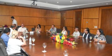 SUMA ESTHELA DAMIÁN RESPALDO DE EMPRESARIOS EN ZIHUATANEJO