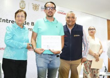 La SEG entrega basificaciones a 120 docentes y PAAE de Normales, CAM y UPN