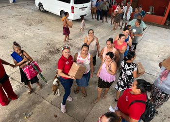 DIF de La Unión lleva despensas a familias de cuatro comunidades