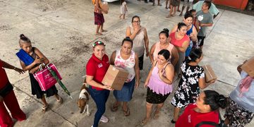 DIF de La Unión lleva despensas a familias de cuatro comunidades
