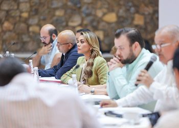 Evelyn Salgado evalúa resultados de gobierno con su gabinete 
