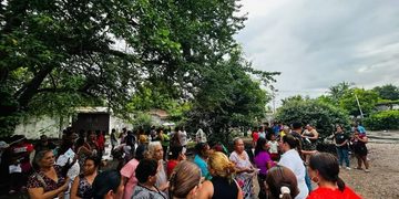 LLEVAN DESPENSAS A FAMILIAS DAMNIFICADAS POR EL HURACÁN POLO EN PETACALCO