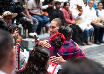 EN EL DÍA DE LA RESISTENCIA INDÍGENA, PRESIDENTA CLAUDIA SHEINBAUM ANUNCIA QUE A PETICIÓN DE LOS PUEBLOS ORIGINARIOS Y AFROMEXICANO SE AMPLÍA PERIODO DE CONSULTA DE LA INICIATIVA DE LEY GENERAL