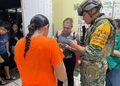 Fuerte oleaje vuelve a inundar viviendas en Petacalco; activan refugio temporal