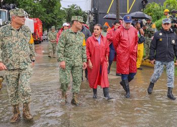 Evelyn Salgado mantiene acciones enfocadas en labores de limpieza y disminución de niveles de acumulación de agua en zonas de Acapulco