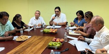 El alcalde José Francisco Suazo Espino encabezó una reunión para establecer las bases de planeación territorial entre Guerrero y Michoacán