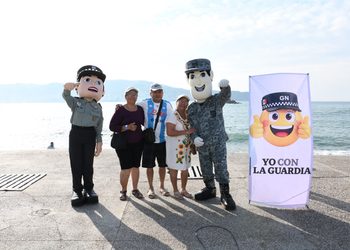 Convivencia civica con Guardia Nacional y Escuela Primaria en Izamiento de Bandera en Acapulco